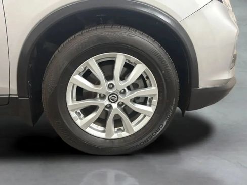 Used 2019 Nissan Rogue SV w/ Premium Package FWD image 25