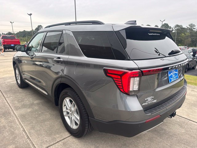 Used 2025 Ford Explorer Active w/ Active Comfort Package RWD image 5