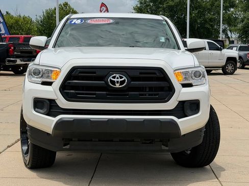 Used 2016 Toyota Tacoma SR RWD image 2