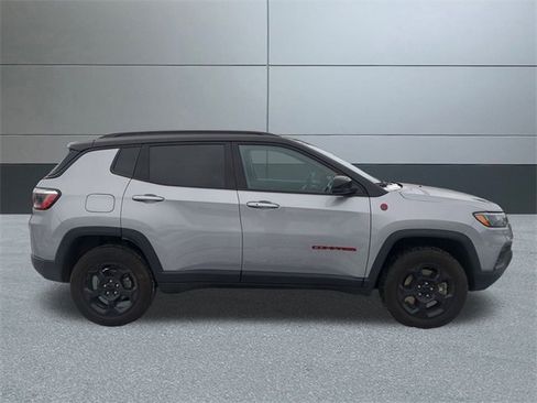 Used 2024 Jeep Compass Trailhawk image 7