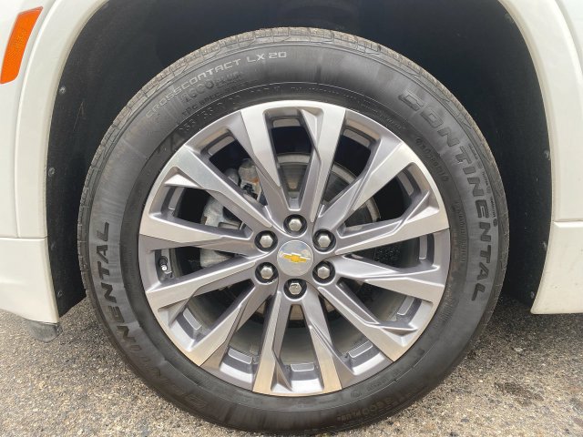 Used 2023 Chevrolet Traverse Premier FWD image 33