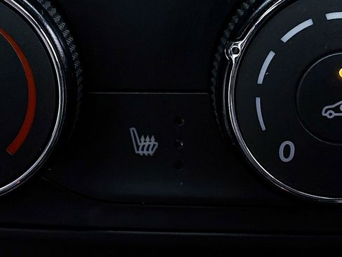 Used 2024 Chevrolet Trax RS w/ Sunroof Package image 22