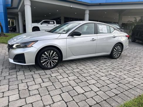 Used 2024 Nissan Altima 2.5 SV FWD image 21