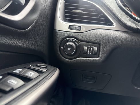 Used 2020 Jeep Cherokee Latitude Plus w/ Cold Weather Group image 25