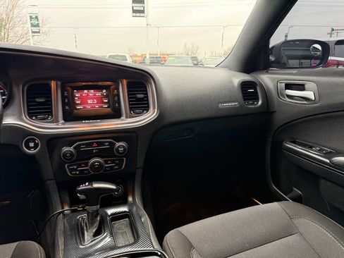 Used 2017 Dodge Charger SE w/ Blacktop Package image 21