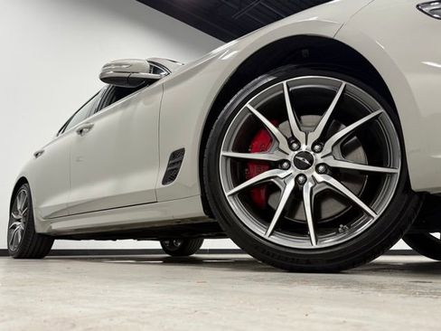 Used 2025 Genesis G70 2.5T image 3