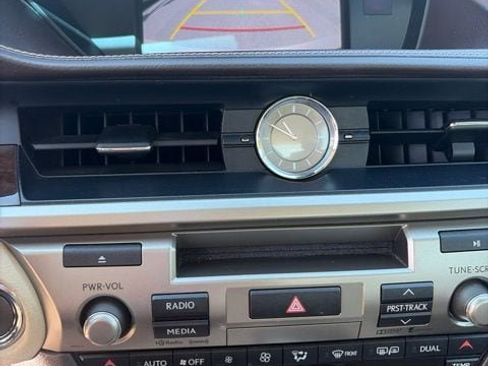 Used 2016 Lexus ES 350 w/ Luxury Package w/Wood Trim FWD image 11