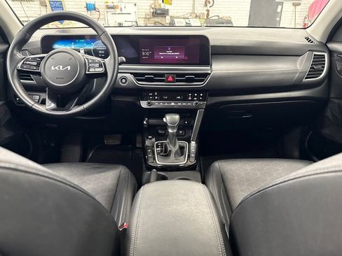 Used 2024 Kia Seltos EX AWD/4WD image 17