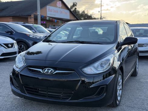 Used 2012 Hyundai Accent GLS image 3