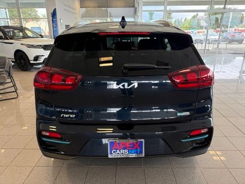 Used 2022 Kia Niro EX FWD image 4