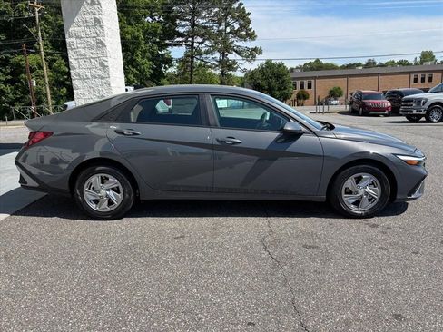 New 2026 Hyundai Elantra SE FWD image 20