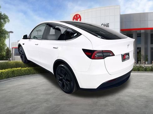 Used 2025 Tesla Model Y Long Range image 5