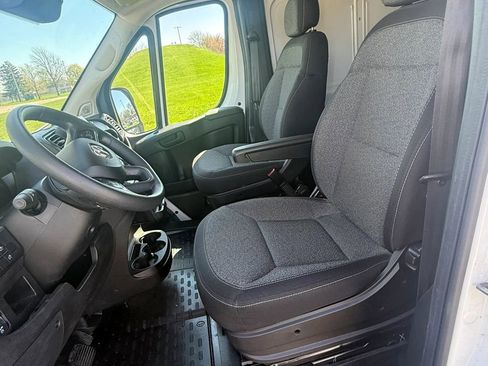 Used 2024 RAM ProMaster 2500 w/ Convenience Group FWD image 9