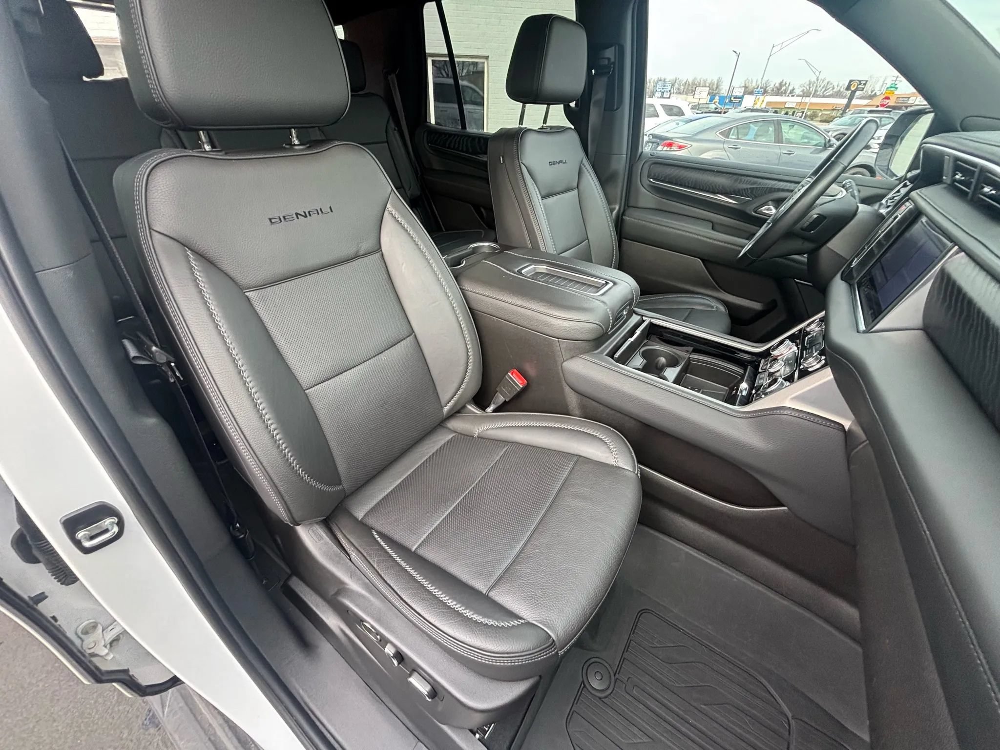 Used 2021 GMC Yukon Denali AWD/4WD image 13