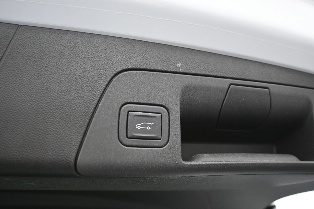 Used 2023 Buick Envision Essence AWD/4WD image 16