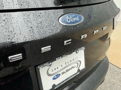 Used 2021 Ford Escape SE w/ SE Sport Appearance Package AWD/4WD image 4