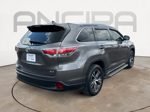 Used 2016 Toyota Highlander XLE FWD image 10