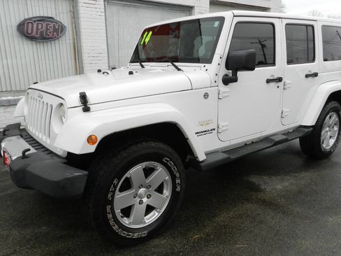 Used 2014 Jeep Wrangler Unlimited Sahara w/ Connectivity Group image 3