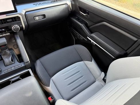 Used 2025 Toyota Tacoma TRD Off-Road image 26