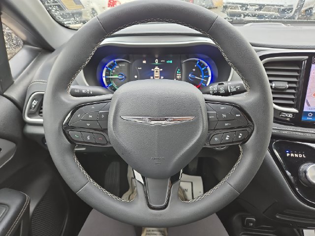 Used 2024 Chrysler Pacifica Limited FWD image 21