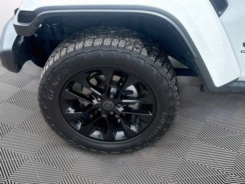 Used 2025 Jeep Gladiator Sport AWD/4WD image 35
