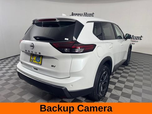Used 2024 Nissan Rogue SV FWD image 7