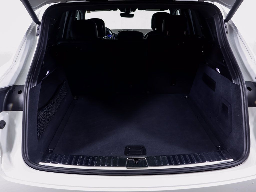 Certified 2022 Porsche Cayenne AWD/4WD image 36