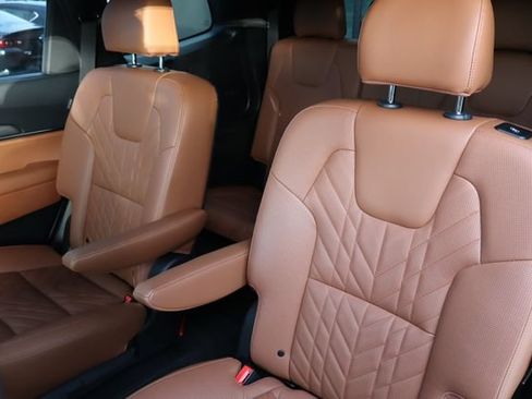 Used 2025 Kia Telluride AWD image 17