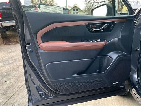 Used 2025 Subaru Forester Touring image 26