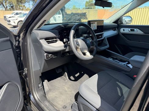 Used 2026 Ford Explorer Active RWD image 9
