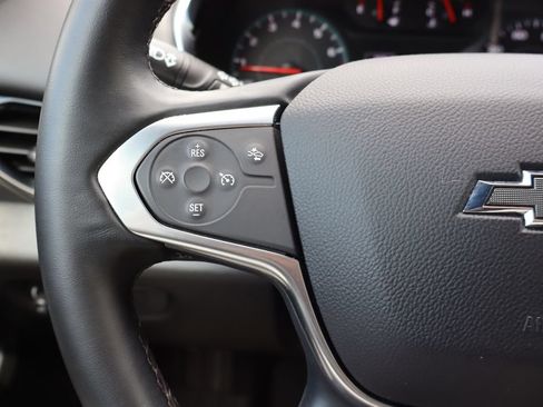 Used 2023 Chevrolet Traverse LT w/ Midnight/Sport Edition FWD image 7