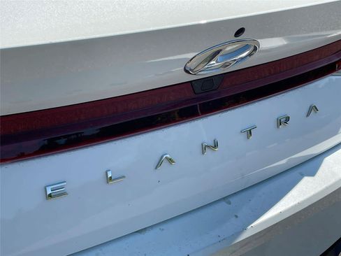Used 2021 Hyundai Elantra SEL w/ Convenience Package FWD image 10