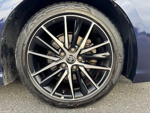 Used 2021 Toyota Camry SE FWD image 3