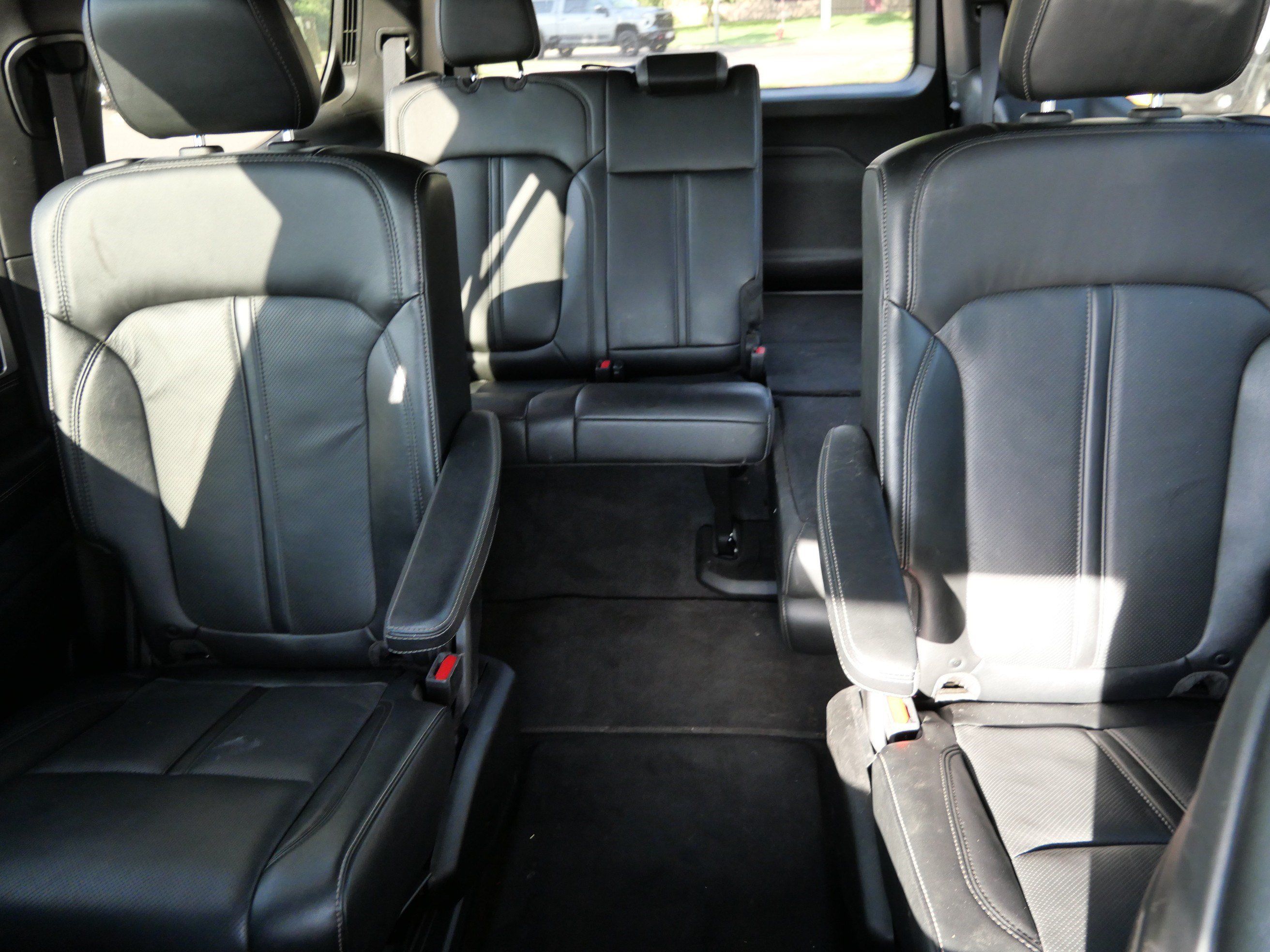 Certified 2022 Jeep Wagoneer Series III w/ Convenience Group I AWD/4WD image 13