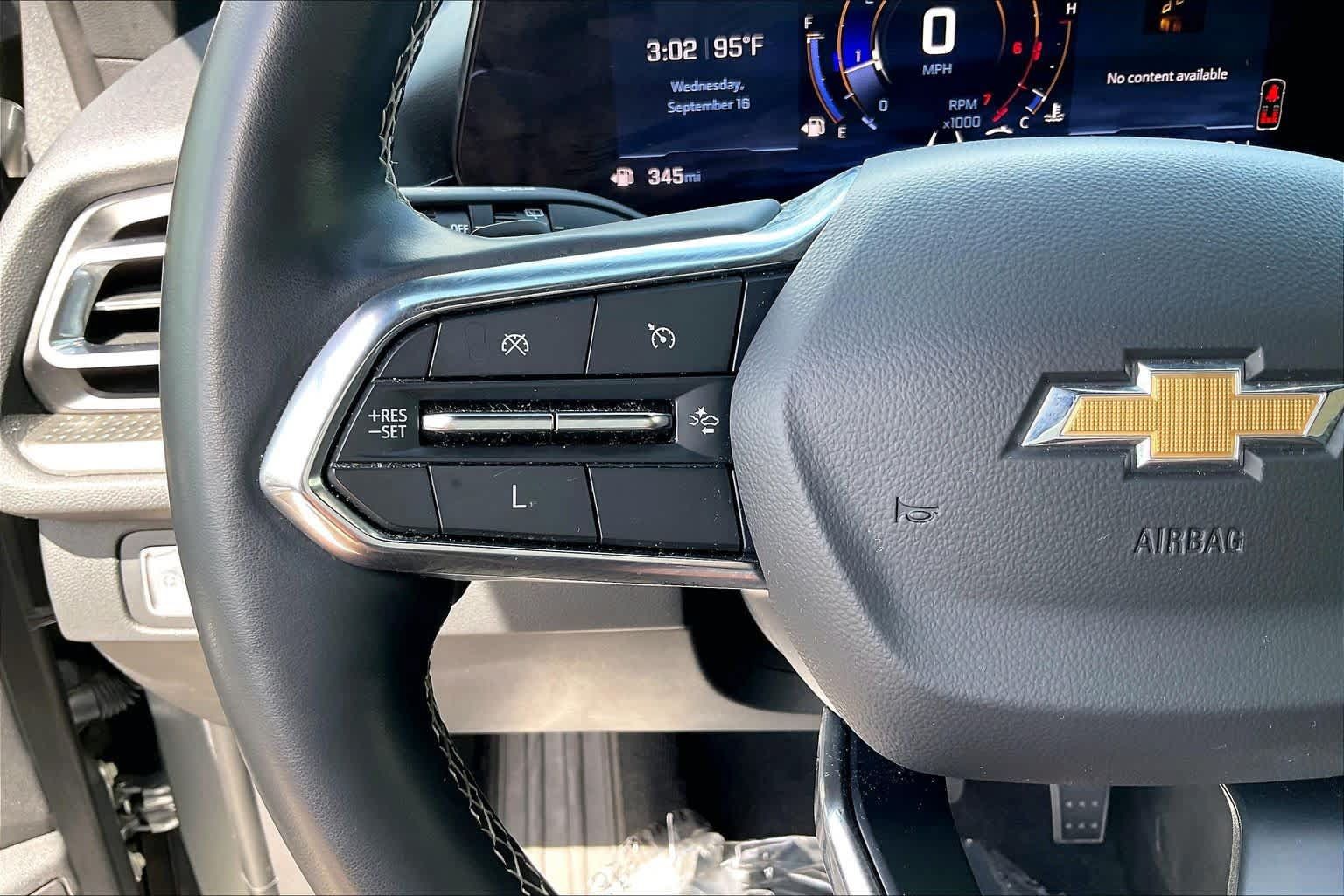 Used 2025 Chevrolet Traverse LT FWD image 18