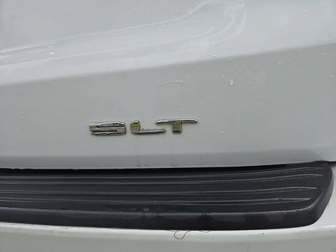 Used 2023 GMC Yukon XL SLT AWD/4WD image 4