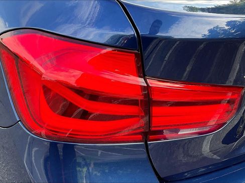 Used 2018 BMW 330i xDrive Sedan w/ Convenience Package AWD/4WD image 27