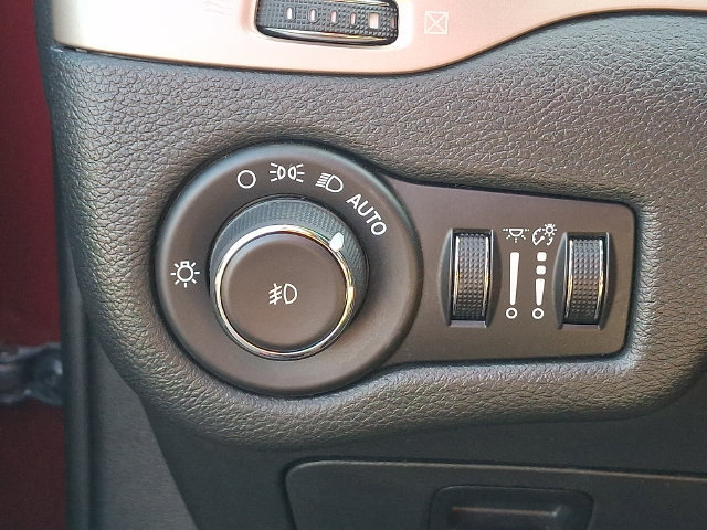 Used 2015 Jeep Cherokee Latitude AWD/4WD image 22