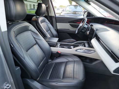 Used 2024 Lincoln Nautilus Reserve image 23