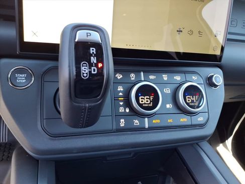 New 2026 Land Rover Defender 130 X-Dynamic SE AWD/4WD image 19