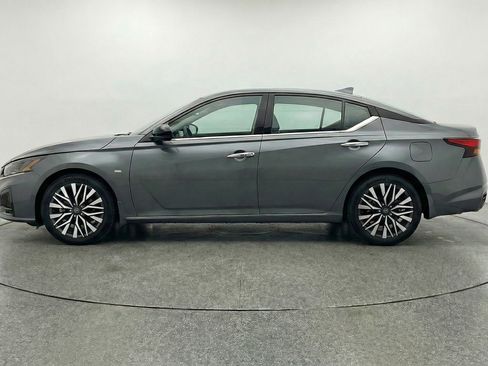 Used 2025 Nissan Altima 2.5 SV FWD image 5