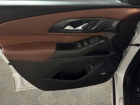 Used 2018 Chevrolet Traverse High Country AWD/4WD image 19