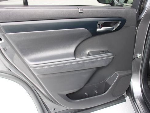 Certified 2024 Toyota Highlander XLE image 14