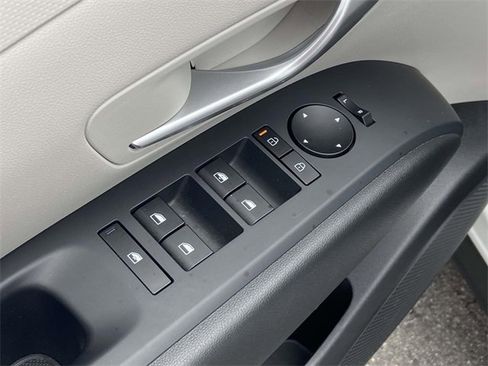 Certified 2025 Hyundai Tucson SE image 16