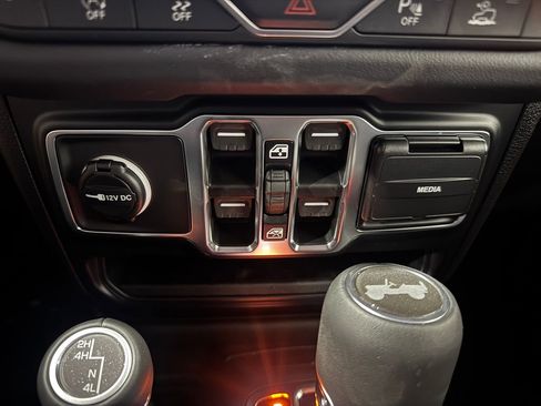 New 2026 Jeep Wrangler Unlimited Sahara AWD/4WD image 33