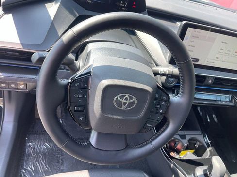 Used 2025 Toyota Prius FWD image 17