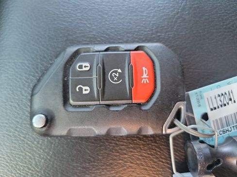 Used 2020 Jeep Gladiator Overland image 32