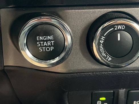 Used 2021 Toyota Tacoma TRD Off-Road w/ Technology Package AWD/4WD image 18