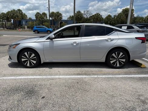 Used 2022 Nissan Altima 2.5 SV AWD/4WD image 6