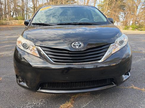 Used 2011 Toyota Sienna LE FWD image 11